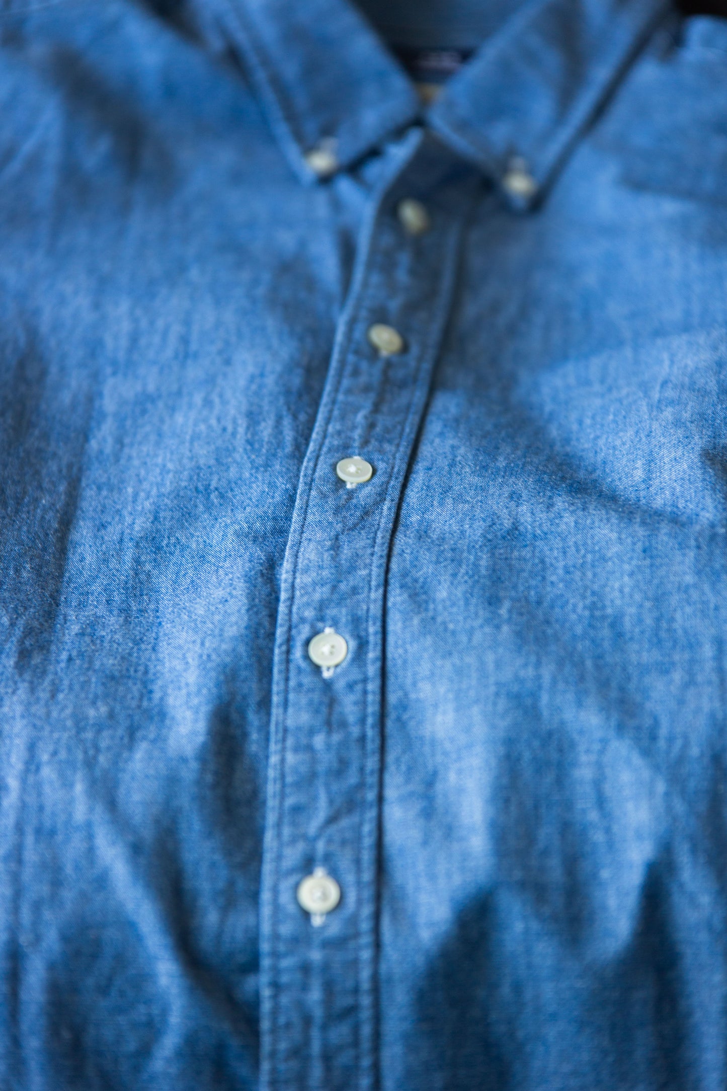 Chemise chambray teinte à l'indigo