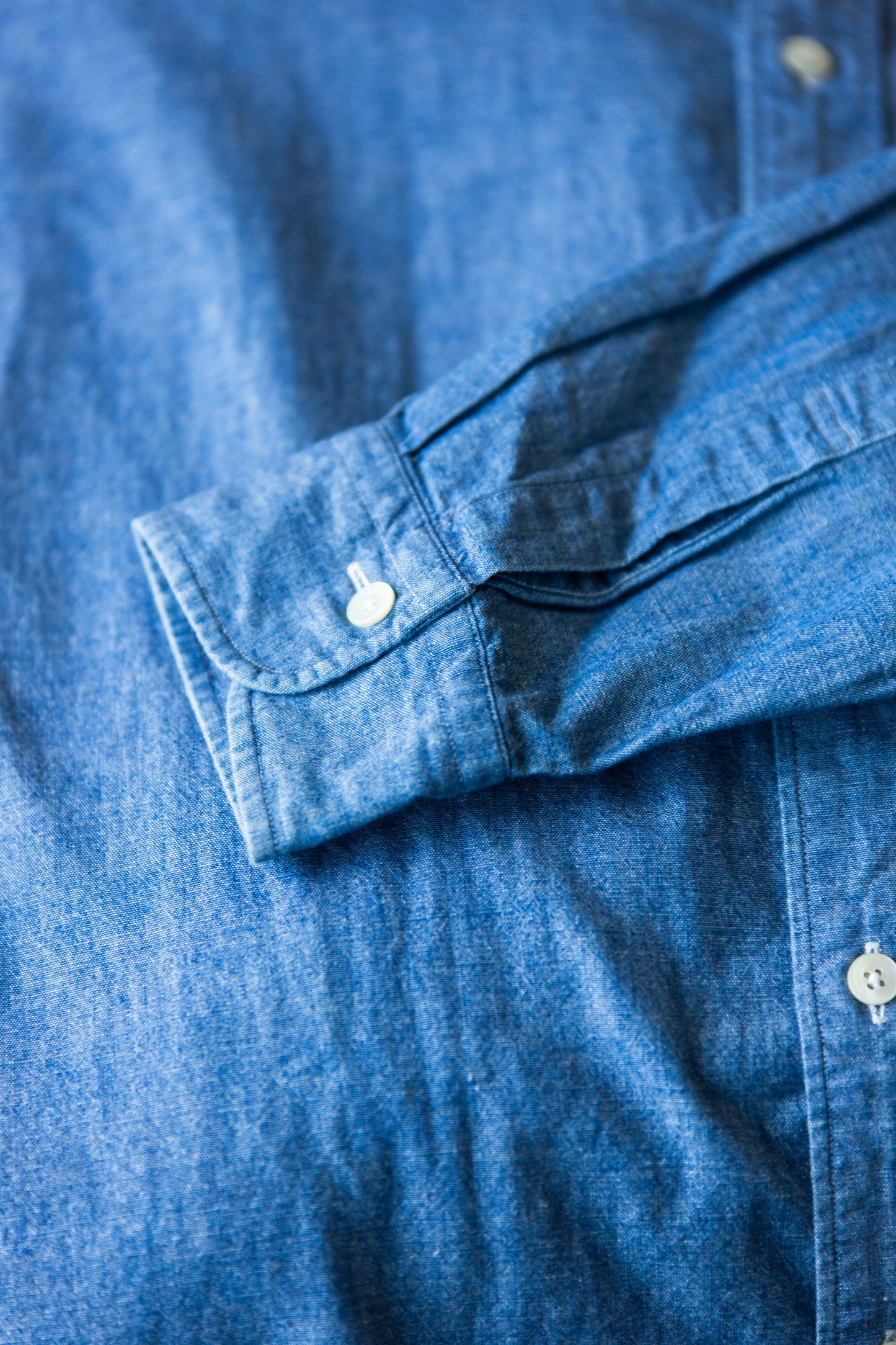 Chemise chambray teinte à l'indigo