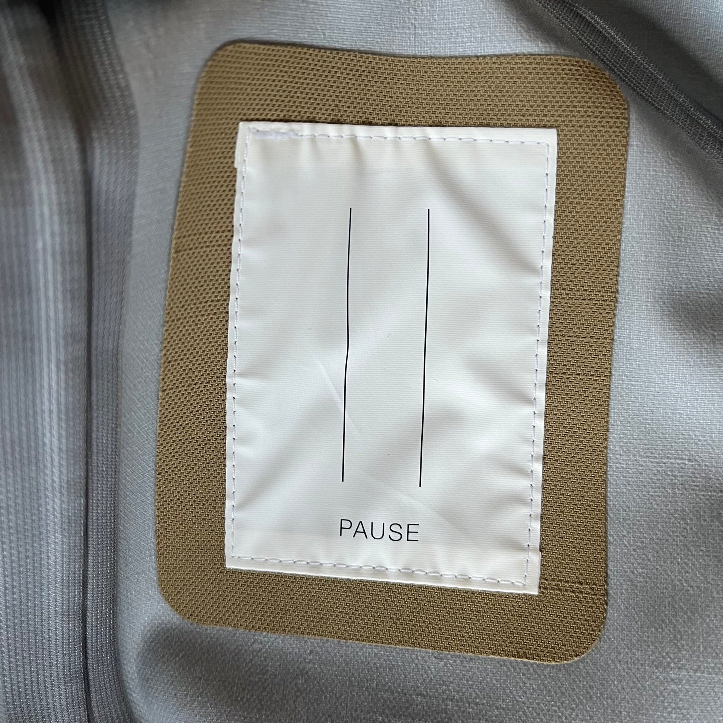 Manteau à col montant