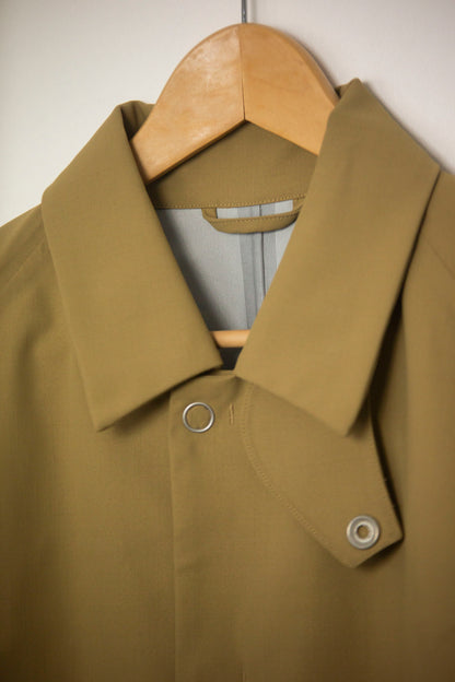 Manteau à col montant