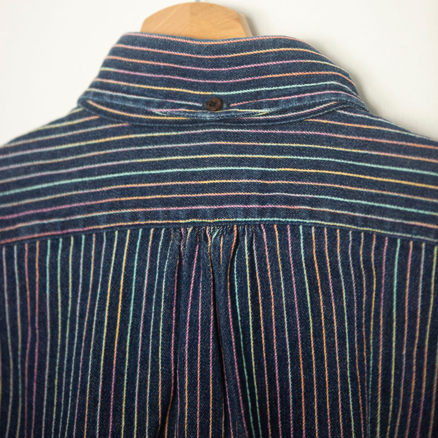 Chemise colorée rayée en coton épais