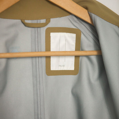 Manteau à col montant