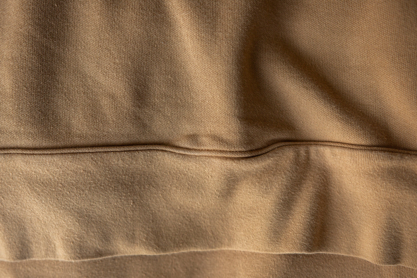 Pull avec zips latéraux