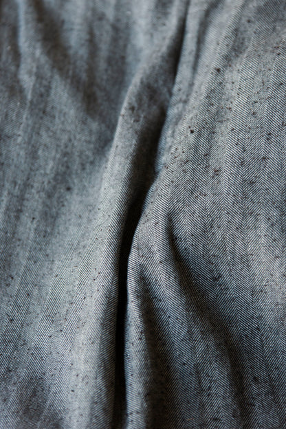 Pantalon en lin et soie motif chevron "herringbone"