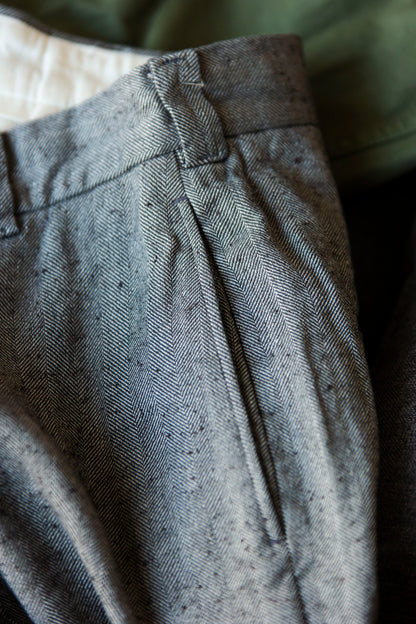 Pantalon en lin et soie motif chevron "herringbone"