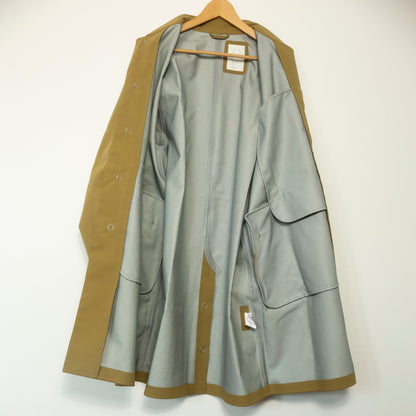 Manteau à col montant